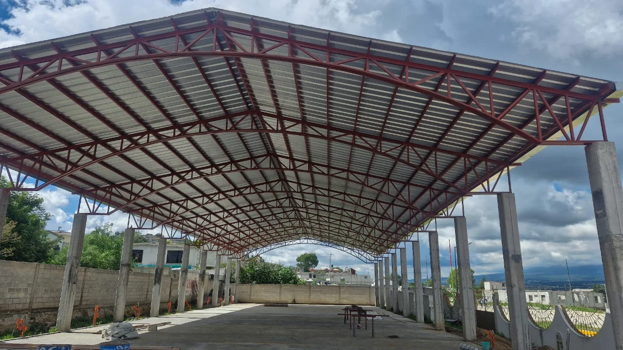 Fotografía de cubierta de obra suministrada por Fábrica de Láminas Amozoc